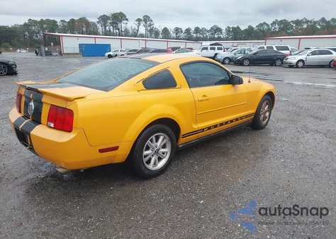 2008 Ford Mustang V6 Deluxe/V6 Premium z USA, uszkodzony, nr VIN 1ZVHT80N785185888